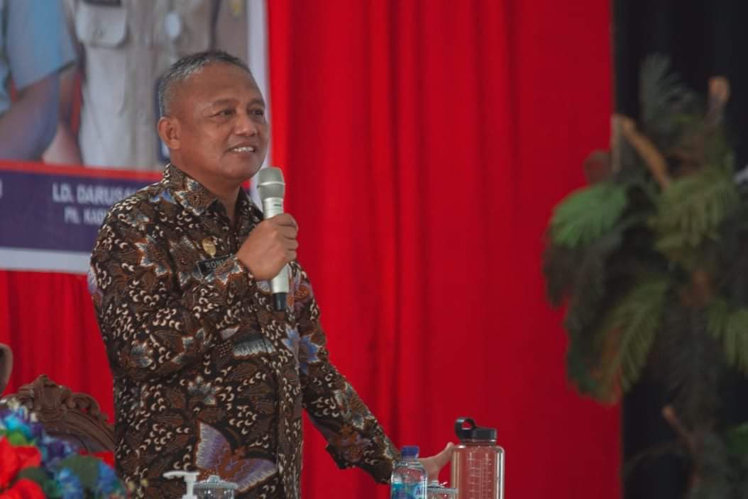 Sekot Baubau Serahkan Bantuan Kepada 109 Pelaku Usaha Pariwisata dan Ekonomi Kreatif