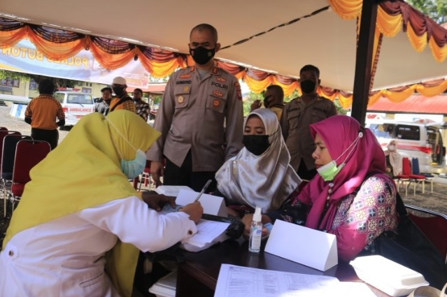 Vaksinasi Massal Sukses, Kapolres Buton Ucapkan Terima Kasih