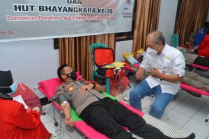 Peringati Hari Bhayangkara, Ratusan Anggota Polres Baubau Lakukan Aksi Donor Darah