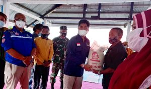 Bupati Bagikan 161 Ton Beras di Tujuh Kecamatan di Buton