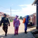 Tanggap Covid-19, Mahasiswa KKN IAIN Kendari bersama Babinsa Lakukan Penyemprotan Disinfektan