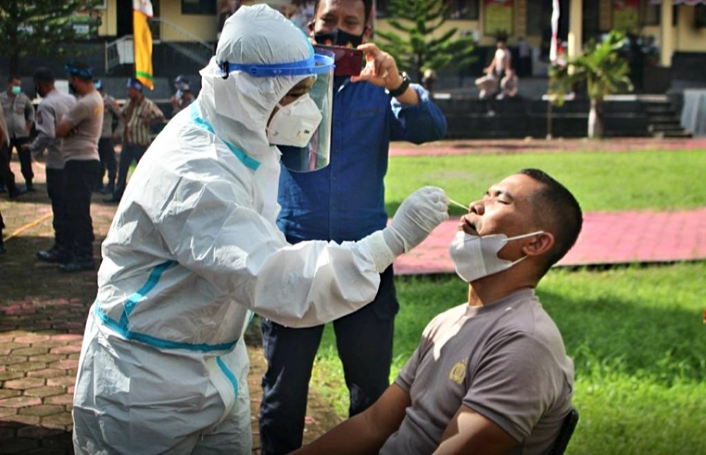 Ratusan Anggota Polres Buton Tes Swab PCR