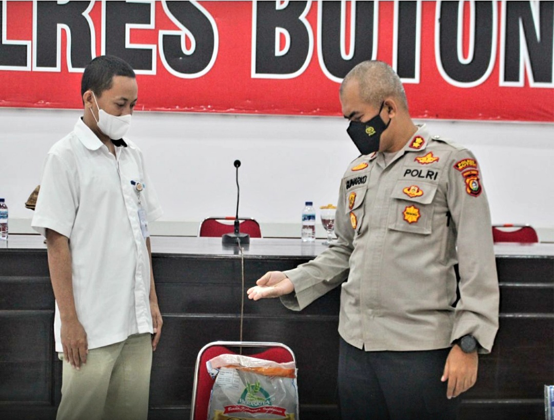 Salurkan Beras Premium, Polres Buton Gandeng Bulog