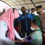 Semangati Peserta Vaksin, Kapolres Buton Bersama Ormas Pantau Pelaksanaan Vaksinasi Massal Tahap II