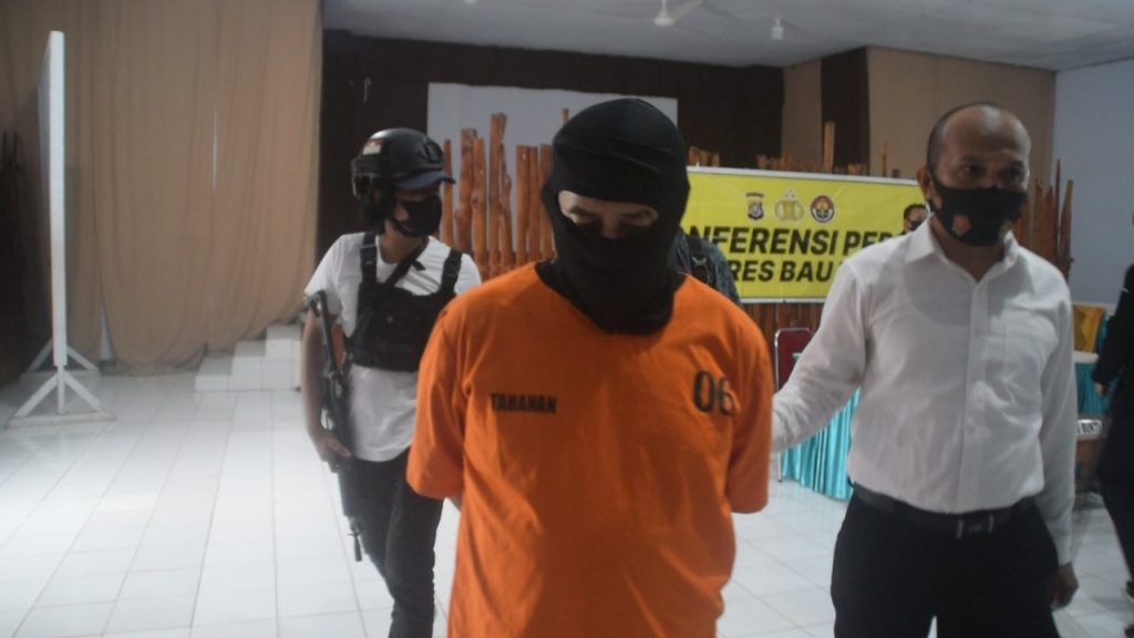 Ajak Dua Korbannya Nonton Film Porno, Seorang Pemilik Salon Di Baubau Cabuli Dua Anak Dibawah Umur