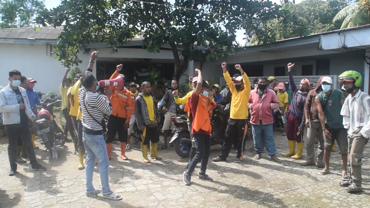 Uang THR Idul Fitri Belum Dibayar, Ratusan Petugas Kebersihan Kota Baubau Mogok Kerja
