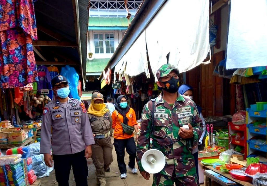 PPKM Level 4 Diperpanjang, Aparat Pantau Pasar Rakyat