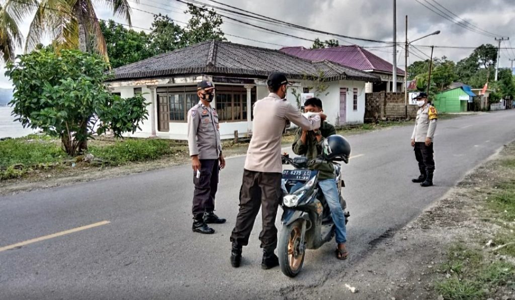 Cegah Corona,Polsek Pasarwajo Terus Lakukan Operasi Yustisi