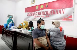 Sambut HUT RI ke-76, Polres Buton Gelar Vaksinasi Kemerdekaan