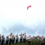 HUT RI Ke-76, Polres Buton Kibarkan Bendera Merah Putih di Bukit Teletabies