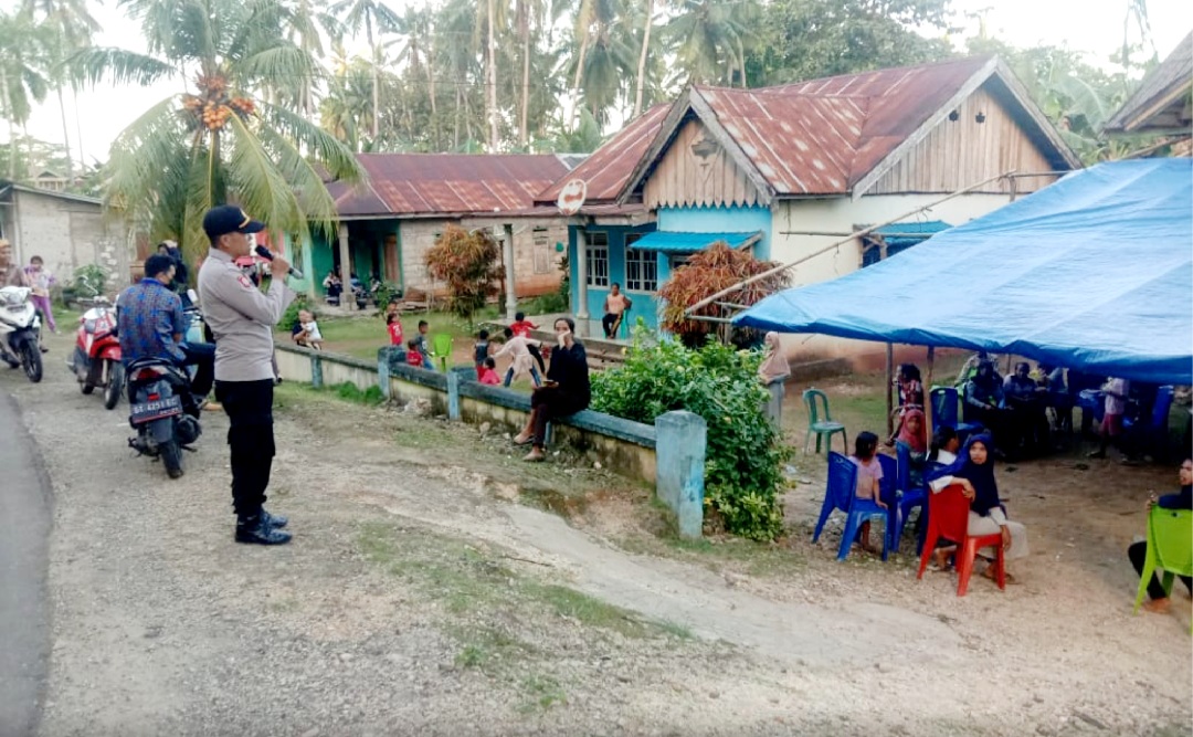 Gunakan Toa Kapolsek Wolowa Ajak Masyarakat Ikut Vaksinasi Kemerdekaan
