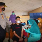 Pastikan Vaksinasi Berjalan Lancar, Kapolres Buton Pantau Pelaksanaan Vaksinasi