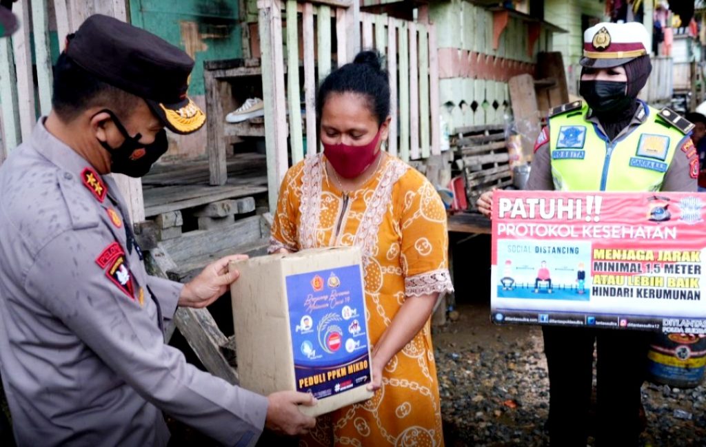 Bakti Sosial TNI-Polri, Sasar Buruh Pelabuhan Dan Pemukiman Nelayan