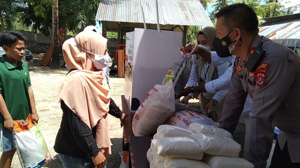 Gandeng Bulog, Polres Baubau Gelar Pasar Murah Merdeka Di Polsek