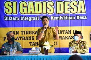 Pastikan Warga Terbantu Saat Pandemi, Bupati Buton Bagikan Bantuan Beras ke Warga