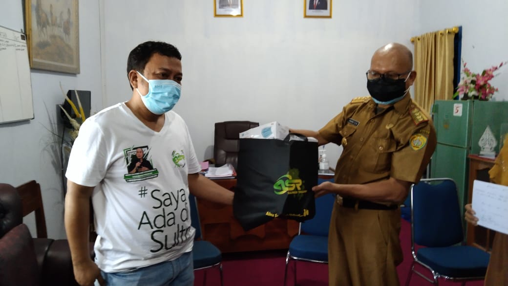 ASR Kota Baubau Bagikan Seribu Masker ke Dinas Kesehatan Kota Baubau