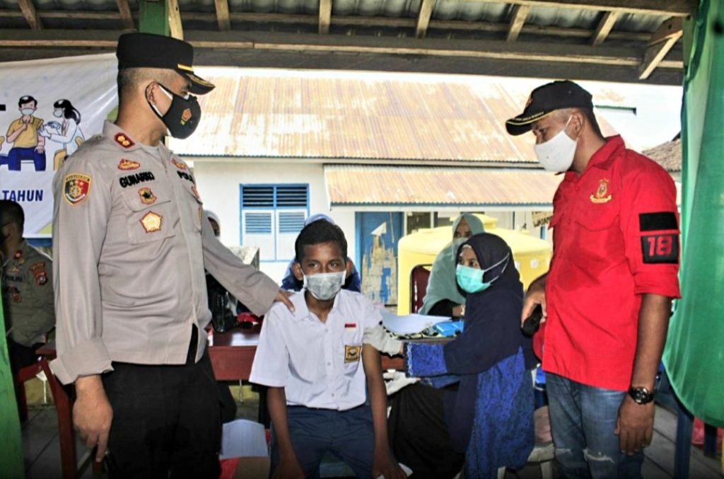 Masyarakat Wabula Dapat Giliran Vaksinasi Polres Buton