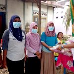 Ketua Fraksi Nasdem Berbagi Kepada Ibu-Ibu Papalele Ikan di Kampung Hone