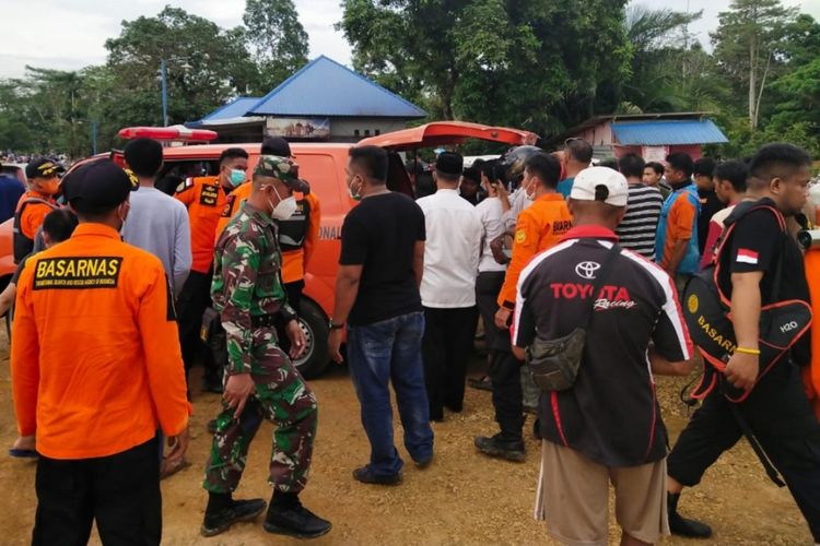 Mobil Berisi Satu Keluarga di Konsel Jatuh ke Sungai, 3 Hilang