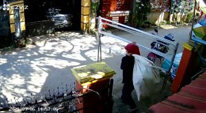 Viral, Lima Ibu-Ibu Pemulung Di Baubau Terekam CCTV Jarah Rumah Warga