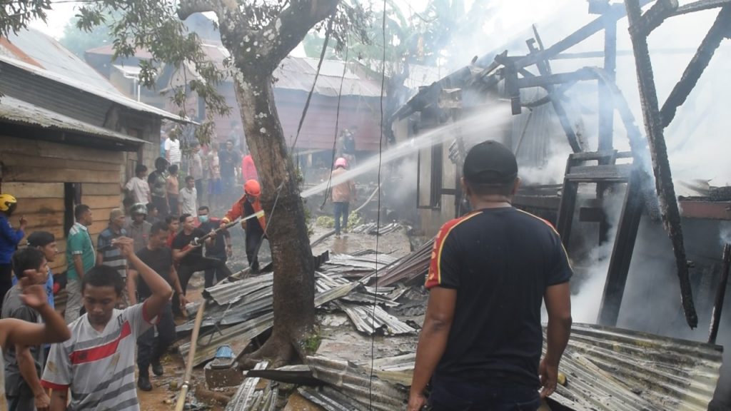 Sebuah Toko Mebel Di Baubau Terbakar