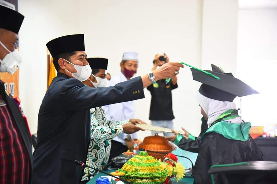 Bupati Buton Wisuda 108 Santri TPA Binaan Depag