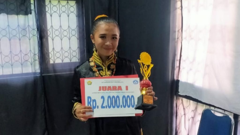 Siswi SMAN 1 Baubau, Berhasil Meraih Juara 1 Lomba Lagu Daerah Tingkat Sultra