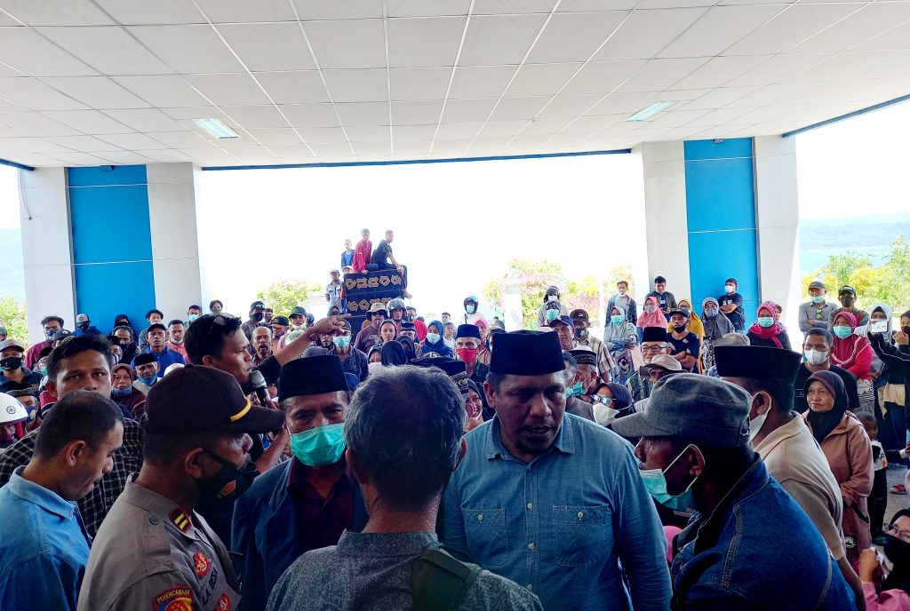 Buntut dari Persoalan Warga Wabula, Bupati Buton Didemo Warga