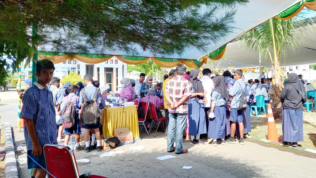 Hari Kedua Pelaksanaan Vaksinasi Pakem Sakti di Kejari Buton, Dipadati Anak Sekolah