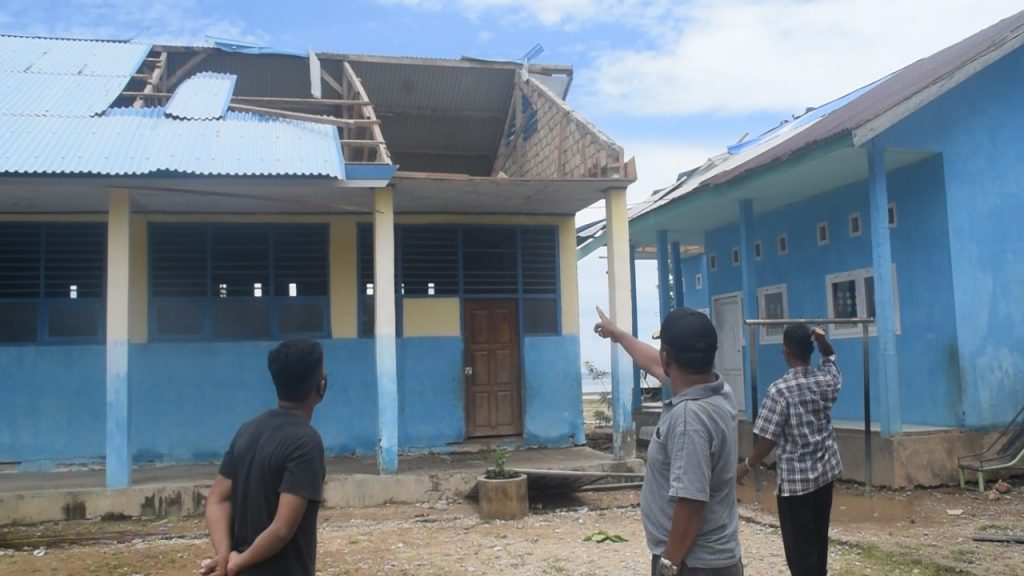 Dua Sekolah dan Satu Rumah Warga Di Pasarwajo Rusak Diterjang Angin Puting Beliung