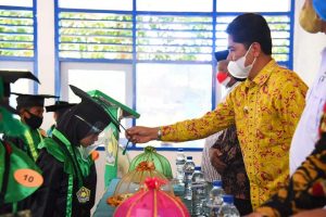 Lagi, Bupati Wisuda 108 Santri di TPQ Wolowa