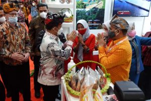 Mendagri Kunjungi Stand Buton Selatan Saat Pembukaan Apkasi Otonomi Expo 2021