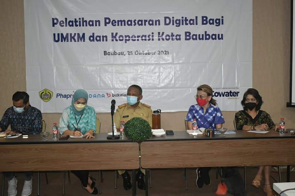 Dr. Roni Muhtar Buka Pelatihan Pemasaran Digital Bagi Pelaku UMKM