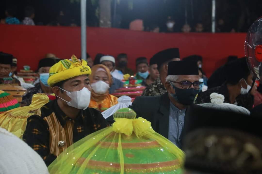 Hadiri Pesta Adat Mata'aano Santa, Bupati Buton Minta Warga Sukseskan Porprov 2022