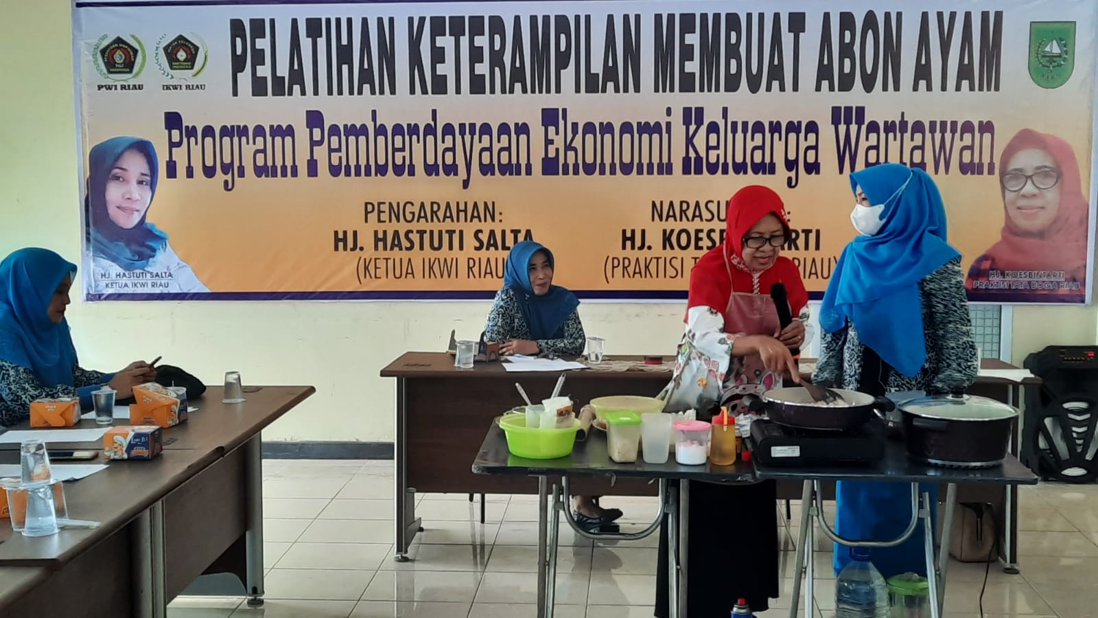 Berdayakan Ekonomi Keluarga Wartawan di Masa Pandemi, IKWI Gelar Pelatihan Membuat Abon