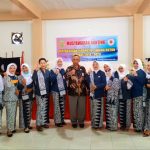 Plt Kadis Kesehatan Kukuhkan Pengurus IBI Kabupaten Buton