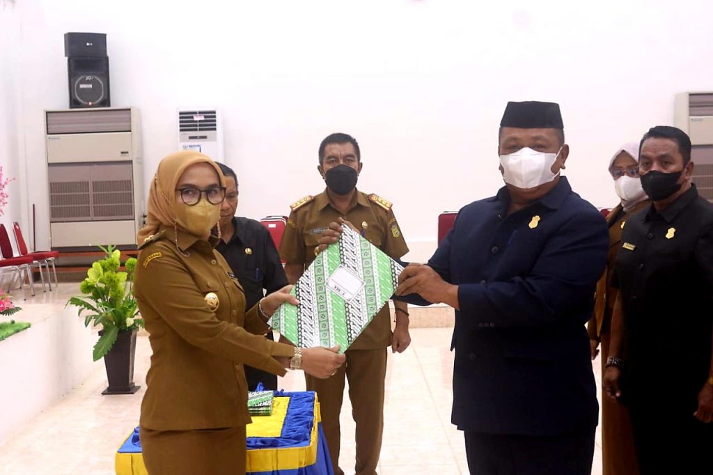 Pemda Sampaikan Nota Keuangan, APBD Buton 2022 Berkurang Rp 108 Miliar