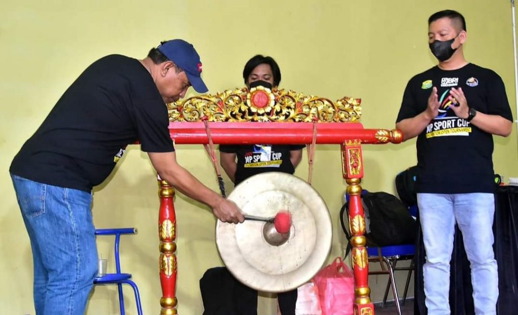 Wawali Buka Turnamen Badminton