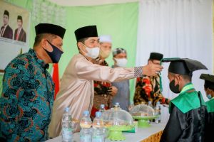 Wisuda 99 Santri di Lasalimu, Bupati Buton Berikan Beasiswa Gema Imtaq