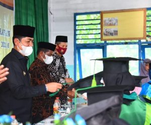 Wisuda Santri, Bupati : “Wajah Buton Kedepan Mencerminkan Kualitas Buton yang Beragama”