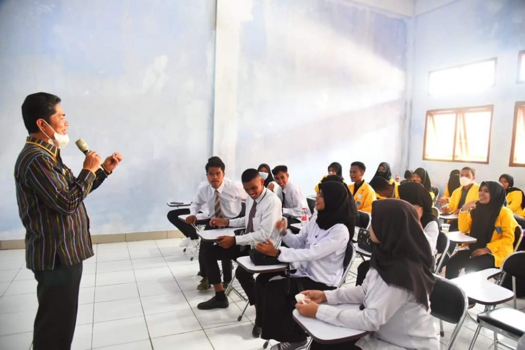 Bupati Buton Berikan Kuliah Perdana di Kampus II Unidayan Pasarwajo