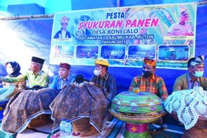 Hadiri Pesta adat di Bonenlalo,  Bupati Janji akan Bangun Baruga