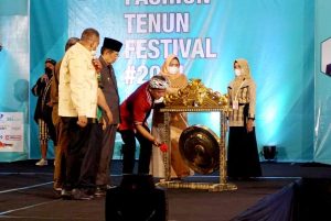 Pemkot Gelar Lomba Fashion Show Tenun Daerah