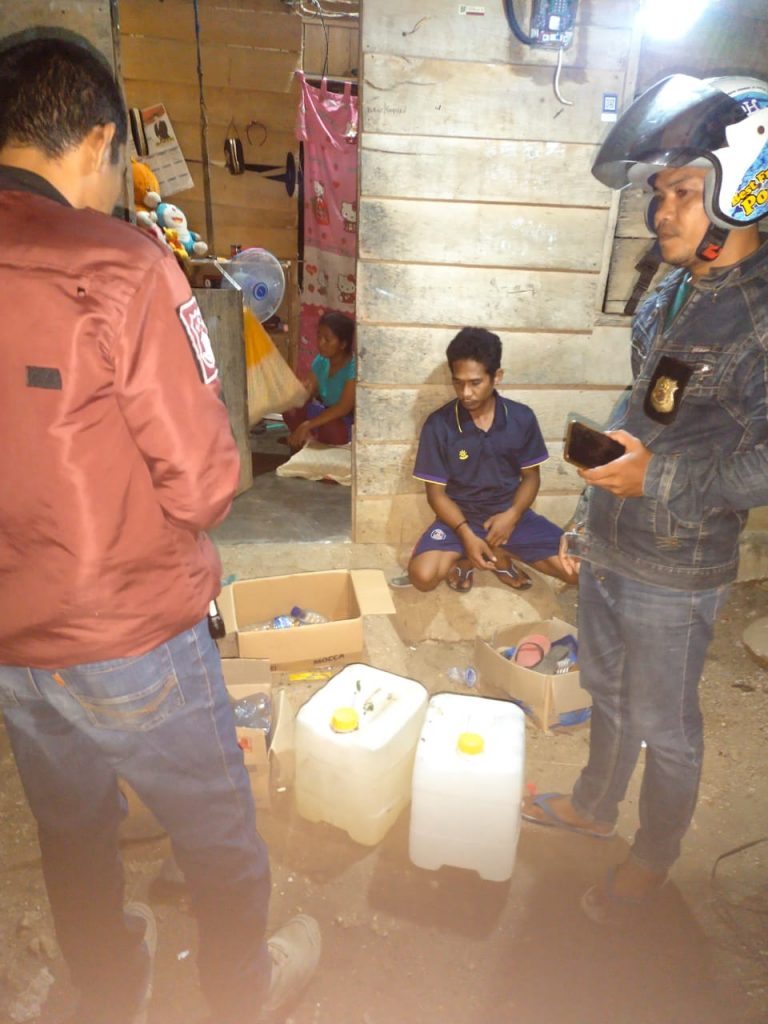 Polsek Sampuabalo Menyita Ratusan Liter Miras Jenis Arak