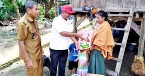 PMI Kecamatan Kapontori Salurkan Bantuan Korban Kebakaran