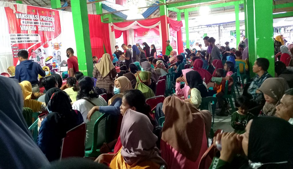 Animo Masyarakat Tinggi, Vaksinasi Polres Buton Berlangsung hingga Malam Hari