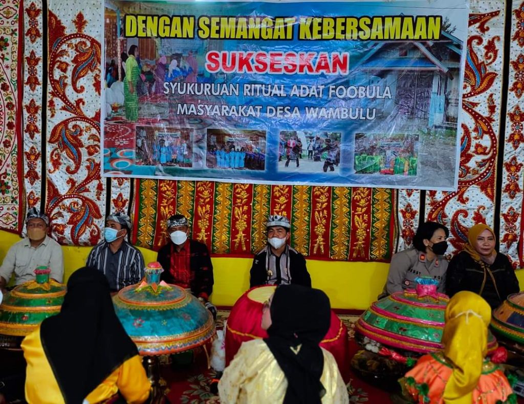 Hadiri Pesta Adat Foobula Masyarakat Desa Wambulu, Bupati Harap Petani Tanam Pala dan Cengkeh
