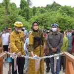 Bupati Buton Resmikan Jembatan Boardwalk Pantai Lahonduru