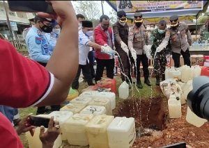 Polres Baubau Gandeng Kejari Musnahkan Ratusan Barbuk Miras, Narkotika dan Knalpot Racing