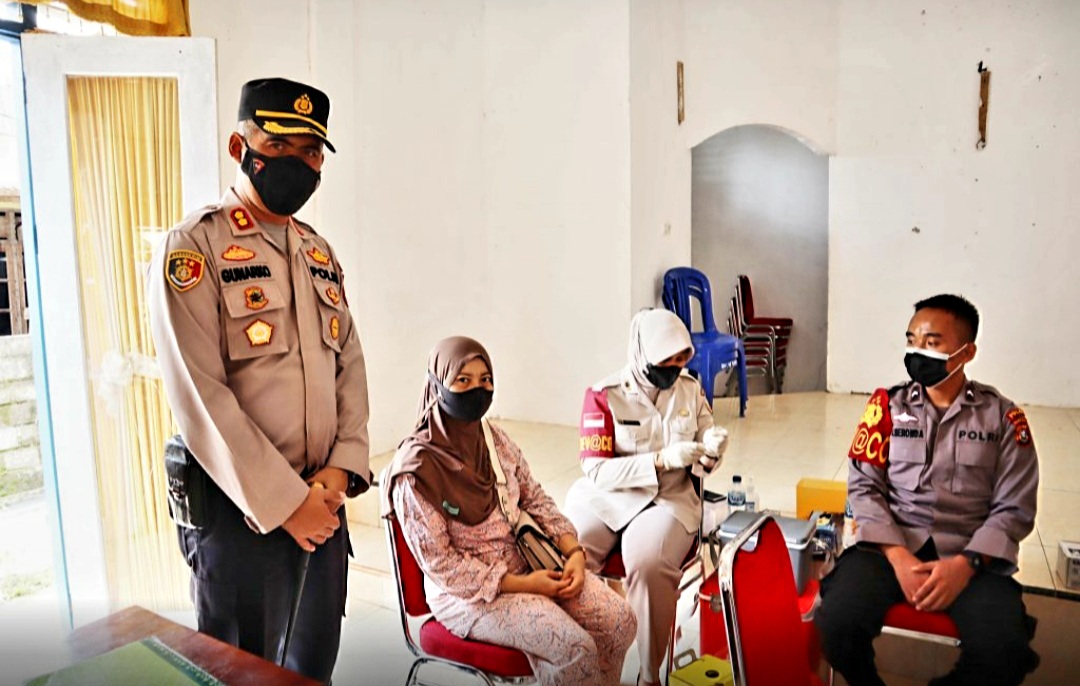 Kapolres Buton Tinjau Vaksinasi di Kelurahan Wakoko